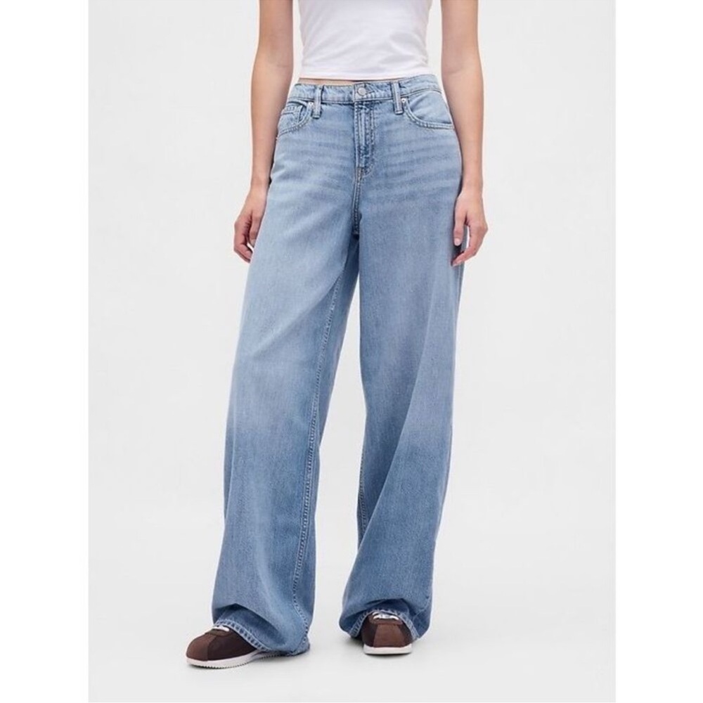 NWOT! GAP Light Indigo Wash Mid Rise UltraSoft Baggy Jeans - Size 4 Long 🩷 - Picture 2 of 5